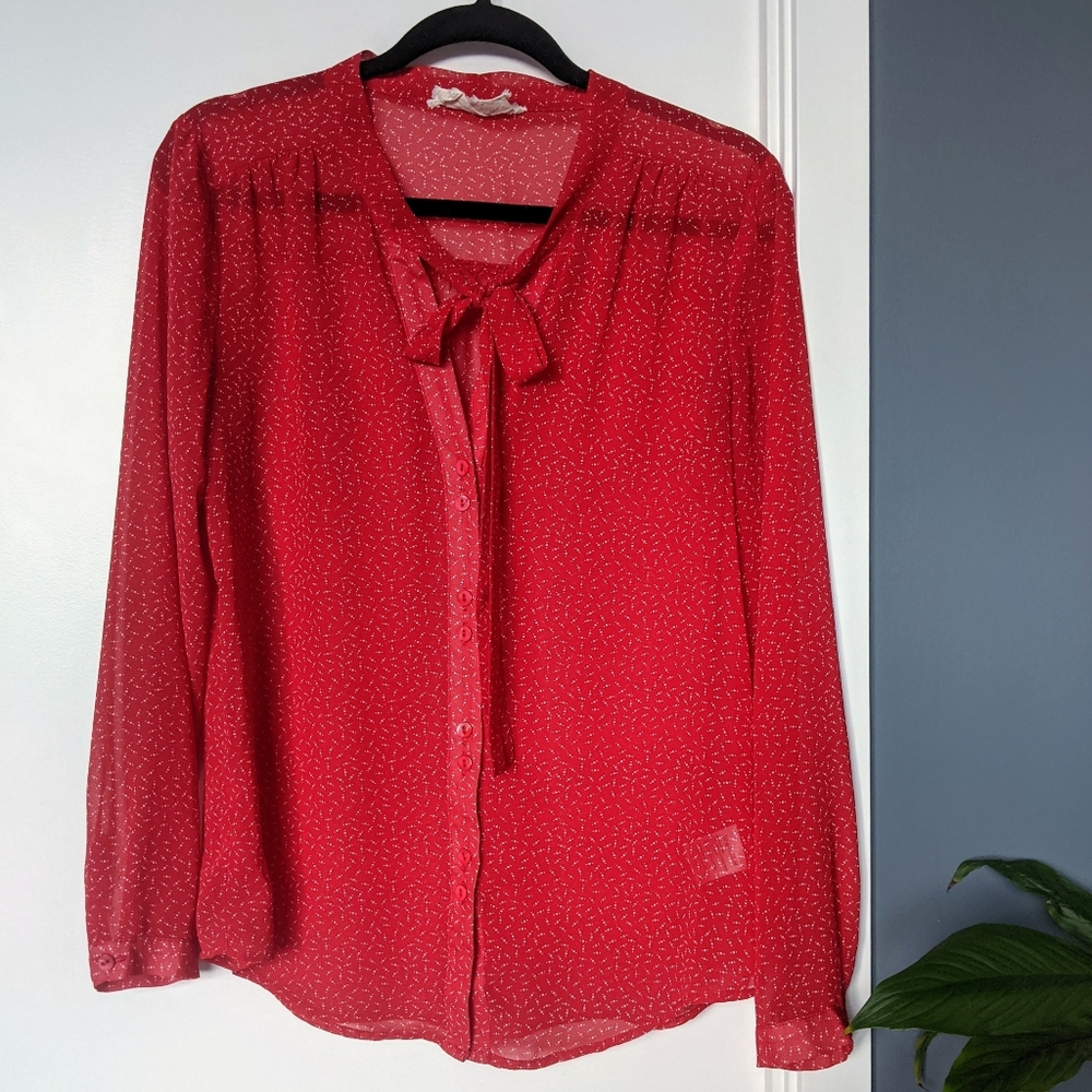 Red bow collar blouse